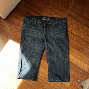 Excellent condition. Capris